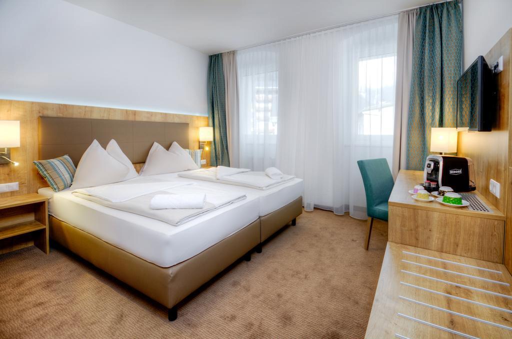 Hotel Bergkristall Mallnitz Bagian luar foto