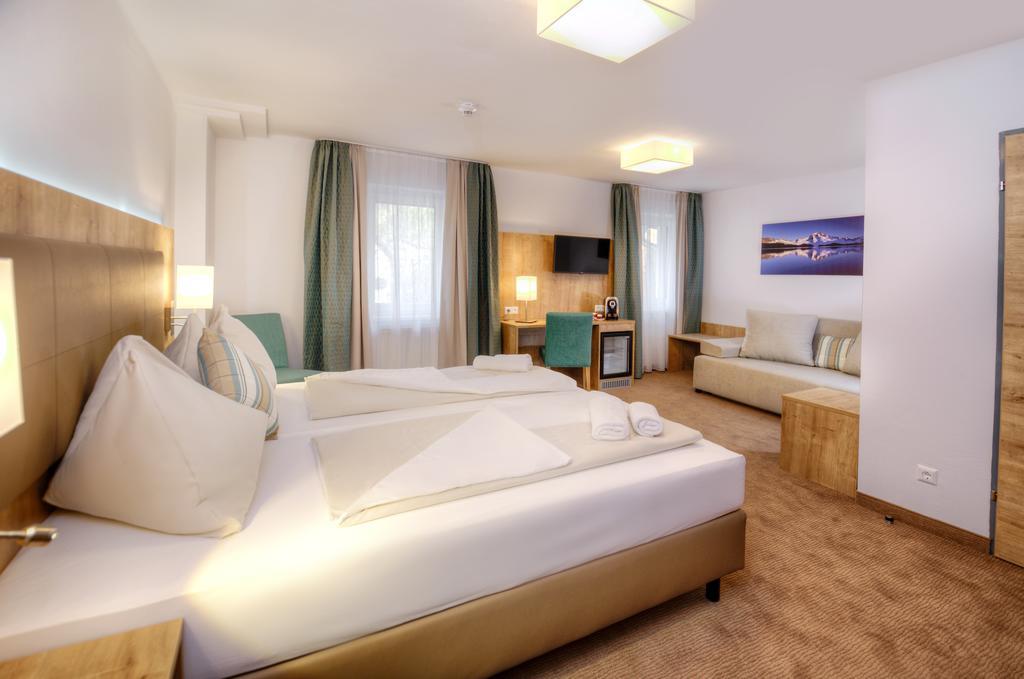 Hotel Bergkristall Mallnitz Bagian luar foto