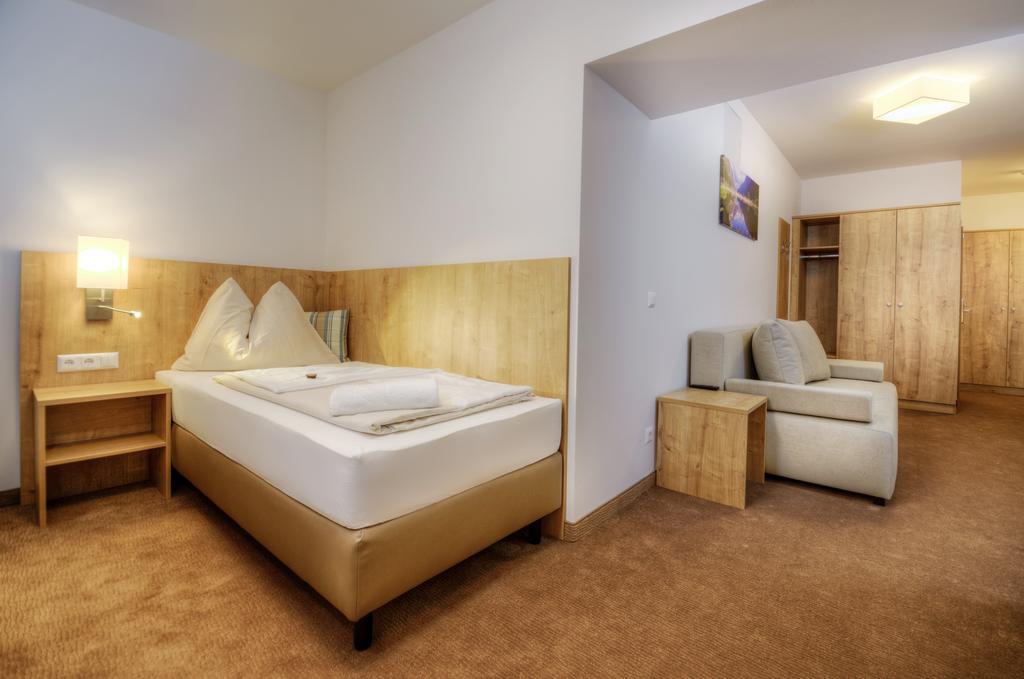 Hotel Bergkristall Mallnitz Bagian luar foto