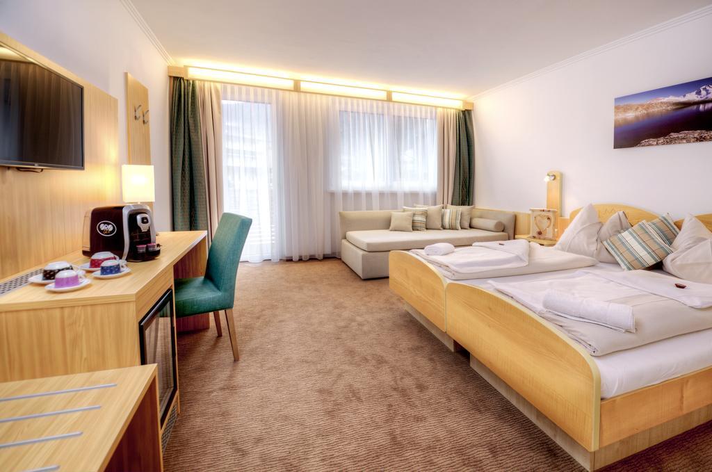 Hotel Bergkristall Mallnitz Bagian luar foto